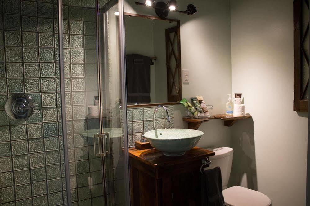 Owl'S Nest Suites Carrying Place Buitenkant foto